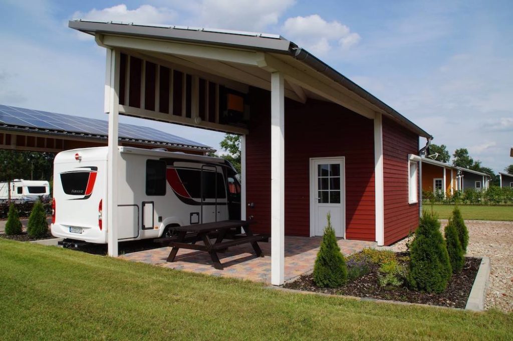 Campinghaus mit Küche, Bad, WC, Schlafbereich und Terasse auf dem Campingplatz "EMSLAND-CAMP"