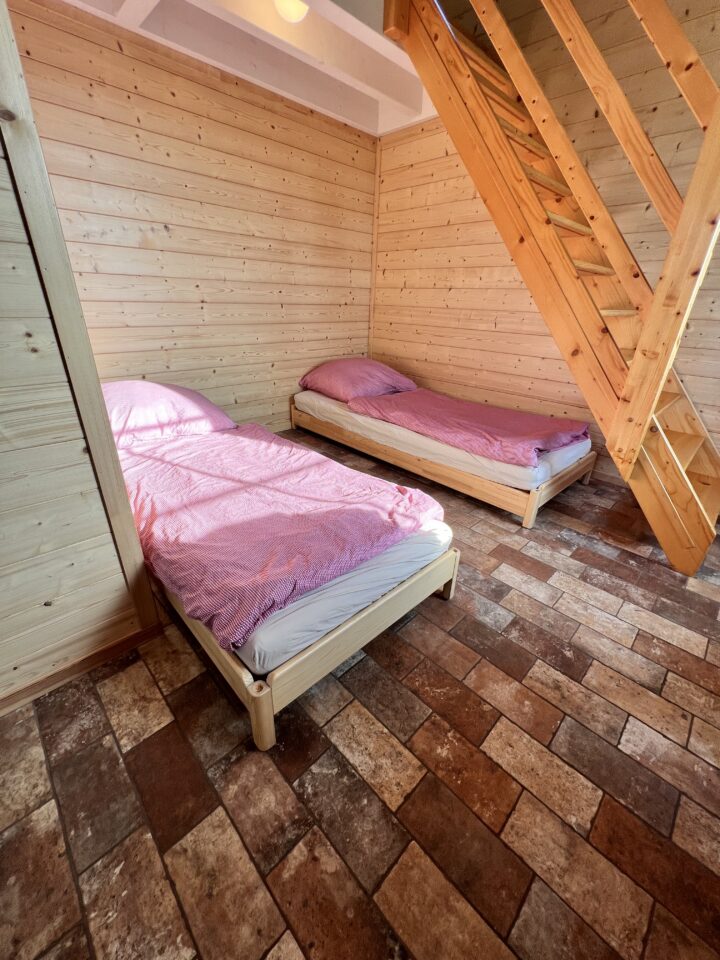 Ausklappbares Tagesbett im Schwedenhaus
