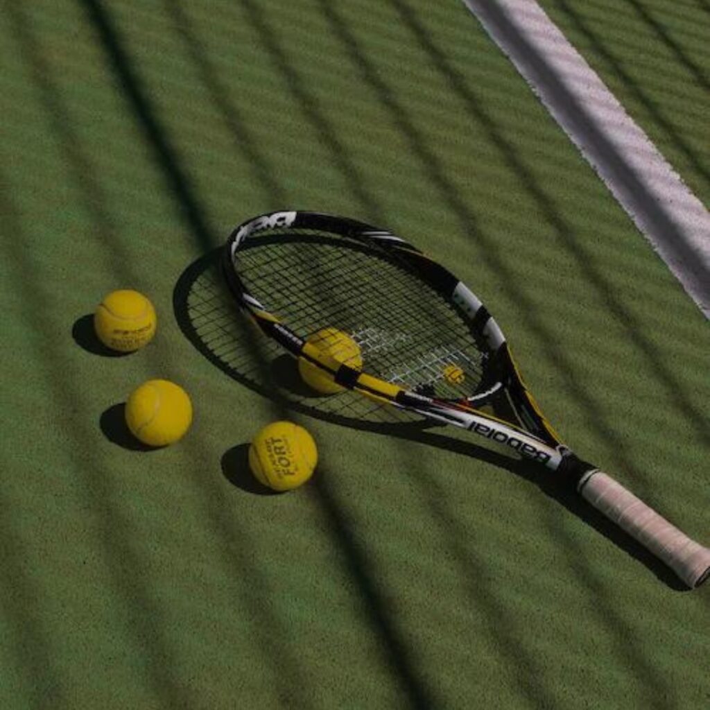 Tennis spielen in der Nähe vom EMSLAND-CAMP