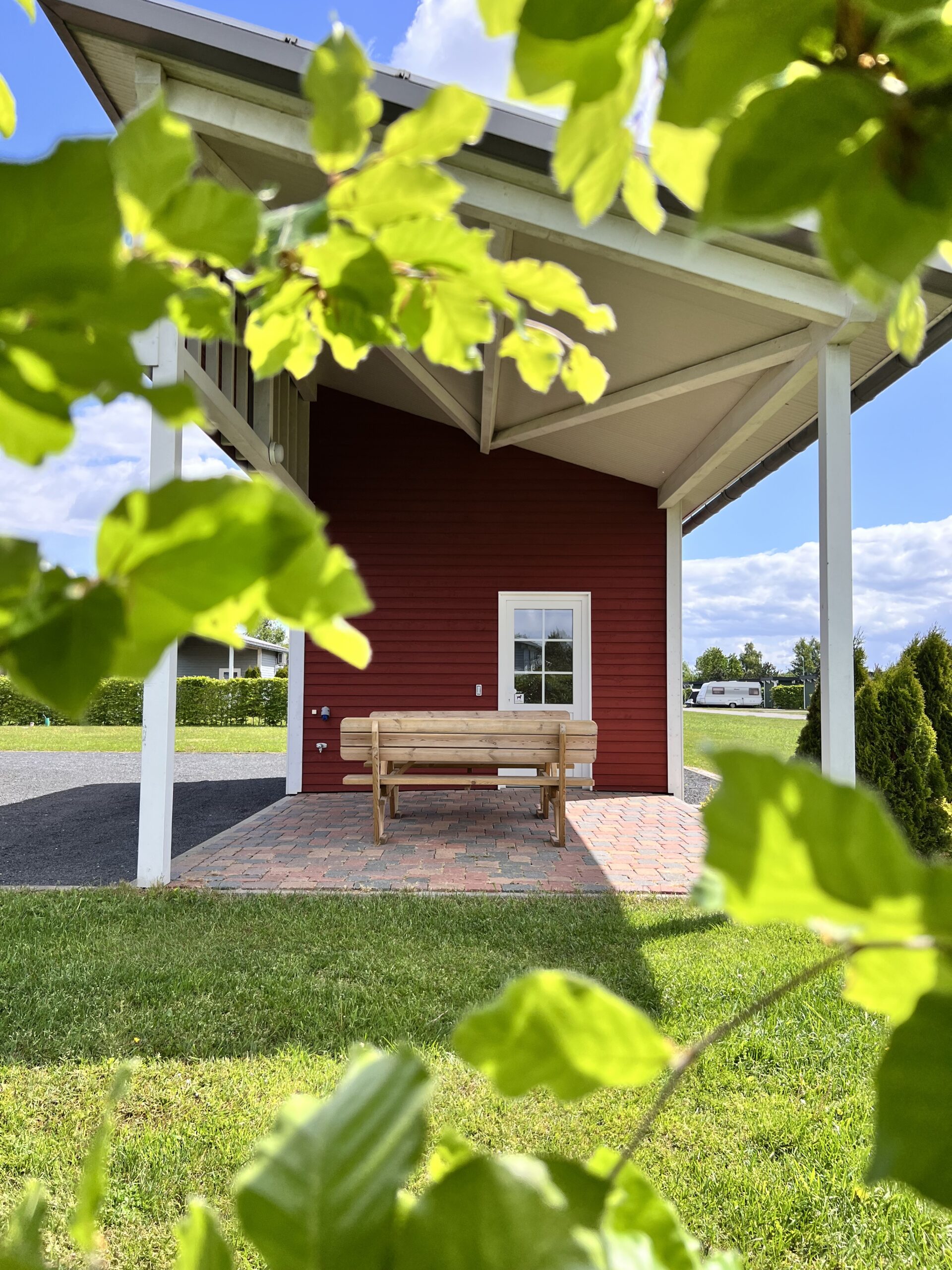 Schöne Terrasse mit Möbeln im Emsland-Camp Fehndorf